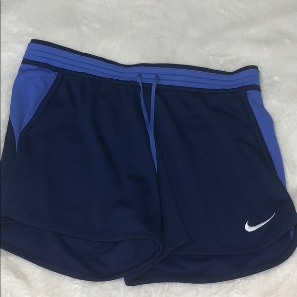 Nike Women’s Shorts - Picture 2 of 3